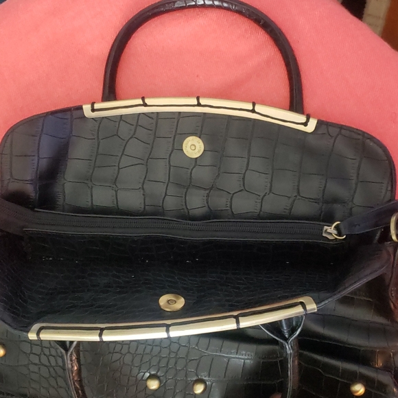 Black Handbag - Picture 5 of 9